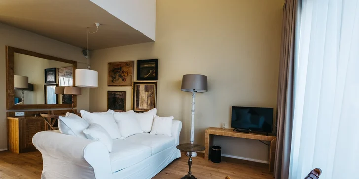 Luxusní hotel jen kousek od Prahy: pokoj či apartmá se snídaní
