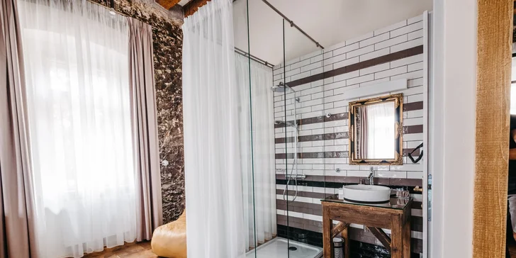 Luxusní hotel jen kousek od Prahy: pokoj či apartmá se snídaní