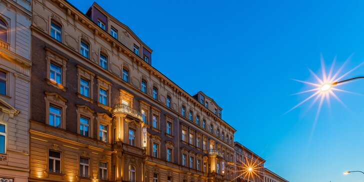 Moderní hotel v secesní budově blízko Václavského náměstí: snídaně i kredit na služby