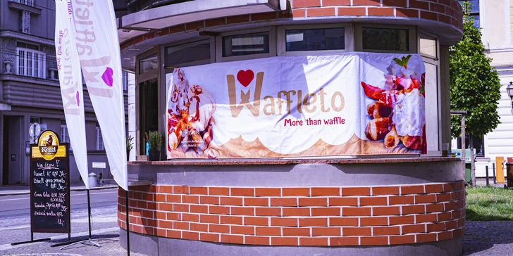 Nový stánek v hradeckém Kloboučku: sladké vafle a hranolky s čedarem i slaninou