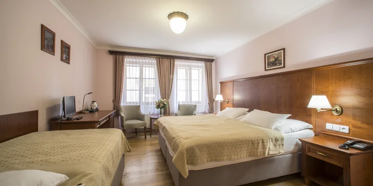 Historický hotel u Staromáku: až 5 nocí na úrovni, snídaně, drink a 60 min. v loďce na Vltavě