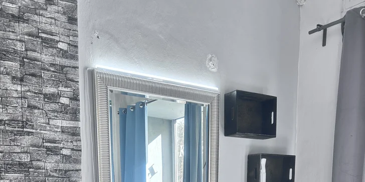 Salon Danda Barber najdete na Novém městě v ulici Žitná.