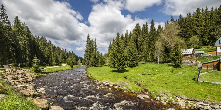 Těšte se na hluboké lesy, horské říčky, ledovcová jezera, rozhledny i vyhlídková místa.