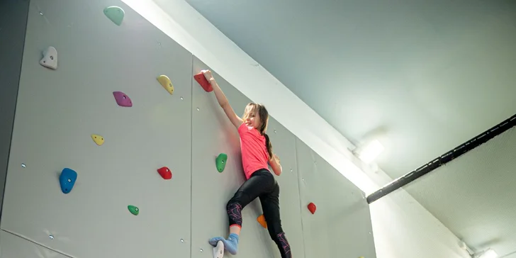 90 minut zábavy: trampolíny pro děti a wellness s bazénem pro dospělé