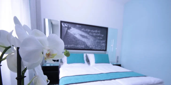 Pobyt u Petřínských sadů v Praze: moderní hotel, pokoj Superior a snídaně