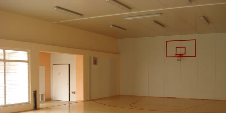 Aktivní pobyt v penzionu se snídaní pro 2–4 osoby:, hřiště, tělocvična i půjčovna kol