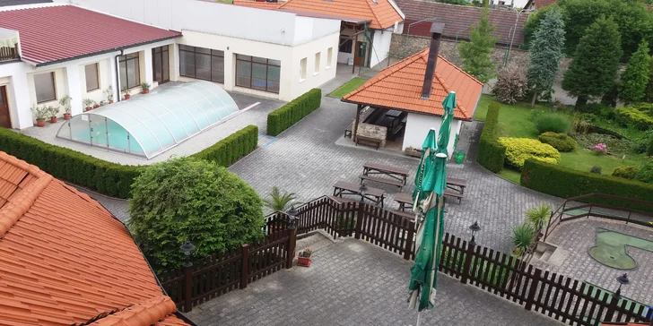 Aktivní pobyt v penzionu se snídaní pro 2–4 osoby:, hřiště, tělocvična i půjčovna kol