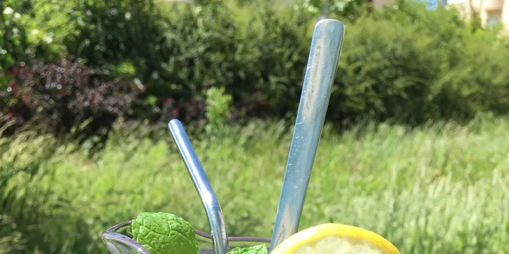 2 nápoje dle vašeho výběru z nabídky: skořicové cappuccino, studené frappe nebo limonáda