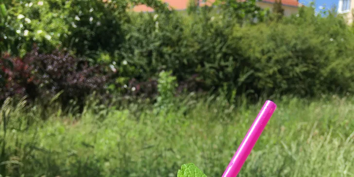 2 nápoje dle vašeho výběru z nabídky: skořicové cappuccino, studené frappe nebo limonáda