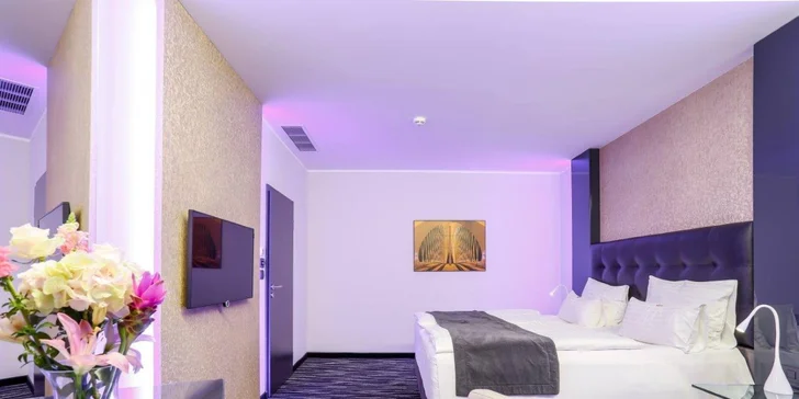 Pobyt v hotelu v Tančícím domě s krásným výhledem vč. snídaně i menu od Ondřeje Slaniny
