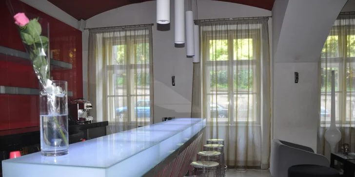 Pobyt pod Petřínem: zrekonstruovaný hotel, výhled do Kinského zahrady a snídaně