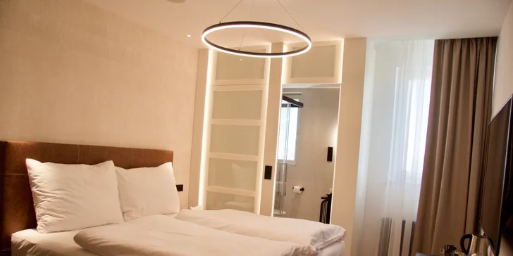 Pobyt pod Petřínem: zrekonstruovaný hotel, výhled do Kinského zahrady a snídaně