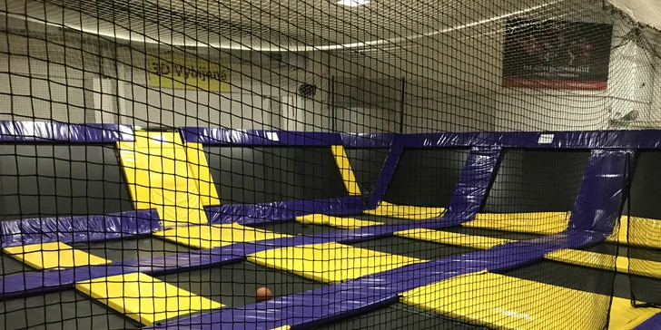Hodina řádění v JumpParku Jarov: trampolíny, pěnový bazén a další atrakce