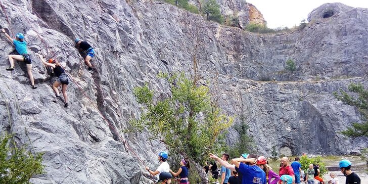 Základní celodenní skupinový kurz lezení na skalách pro 1 nebo 2 osoby