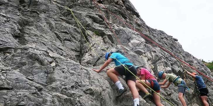 Základní celodenní skupinový kurz lezení na skalách pro 1 nebo 2 osoby