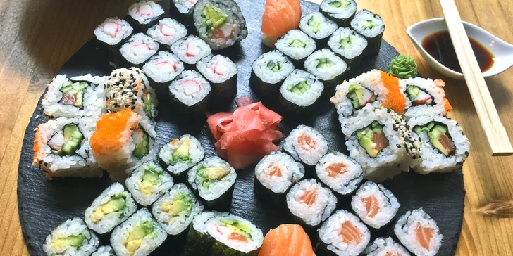 Sety pro milovníky asie: 24 nebo 46 ks sushi s lososem, krabem i avokádem a wakame salát