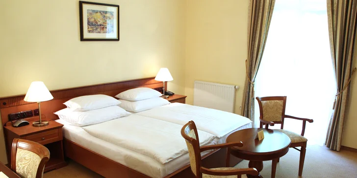 4* hýčkání v Karlových Varech: bazénové a wellness centrum i lázeňské procedury, snídaně či polopenze