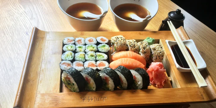 Sushi menu i s polévkou nebo minizávitky: 24 až 53 kousků