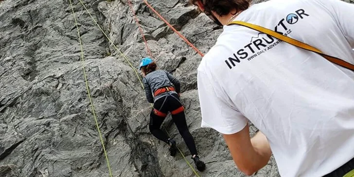 Základní celodenní skupinový kurz lezení na skalách pro 1 nebo 2 osoby