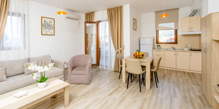 Súčasťou apartmánov je vždy spálňa, obývacia izba a kuchynský a jedálenský kút.