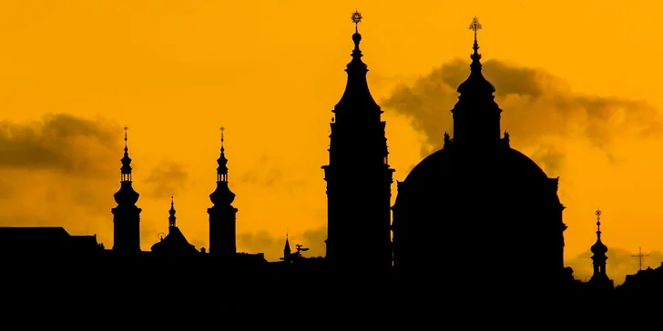 Procházka s průvodcem tajemnými Hradčany i oběd ve středověké krčmě a hra pro děti