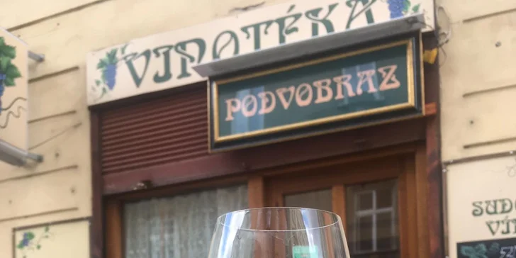 Rodinná atmosféra: posezení s vínem a mandlemi nebo víno s sebou
