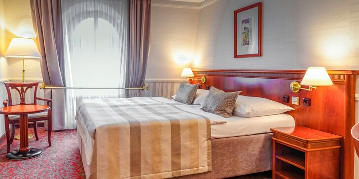 4* hotel Adria na Václavském náměstí: pokoj s výhledem do zahrady, snídaně a večeře u Pinkasů