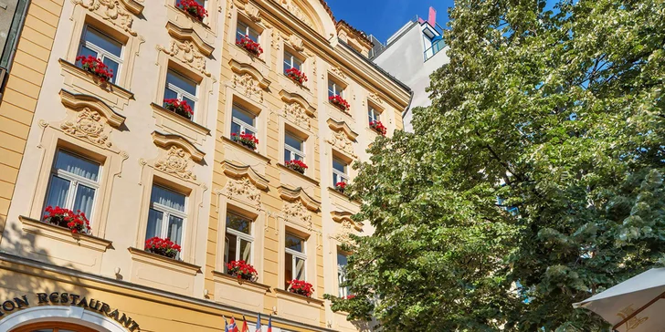 4* hotel Adria na Václavském náměstí: pokoj s výhledem do zahrady, snídaně a večeře u Pinkasů