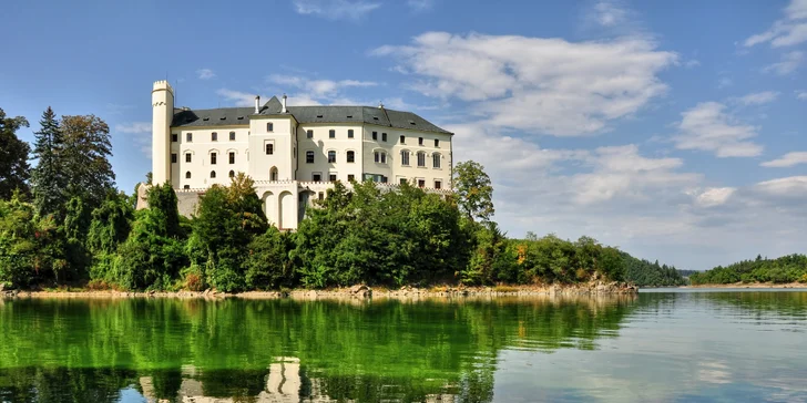 Dovolená v jezdeckém resortu se snídaní a prohlídkou stájí nebo vstupy na závody