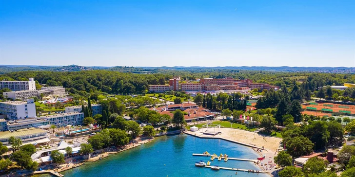 100 m od pláže, all inclusive, bazény, sport a zábava pro malé i velké, 1 dítě do 12,99 let zdarma