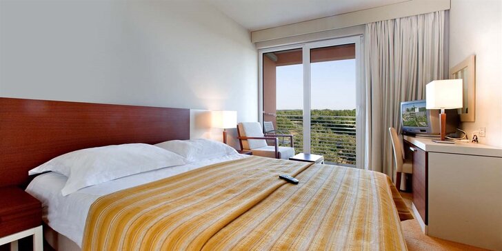 4* hotel v Poreči na Istrii: 100 m od pláže, all inclusive, bazény, sport a zábava pro malé i velké