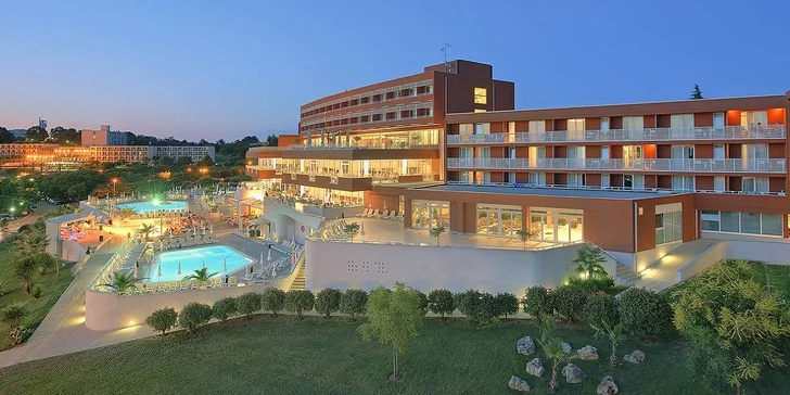 100 m od pláže, all inclusive, bazény, sport a zábava pro malé i velké, 1 dítě do 12,99 let zdarma