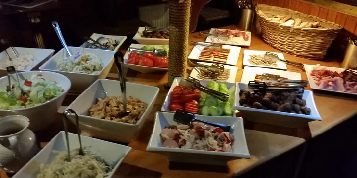 2hodinová plavba po Vltavě s all you can eat rautem pro děti i dospělé