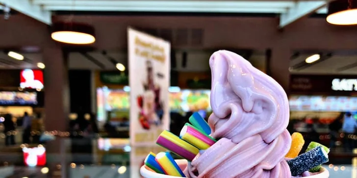 Otevřené vouchery na 80–300 Kč do Yobaru v Hradci: frozen yogurty, káva, koktejly i dezerty