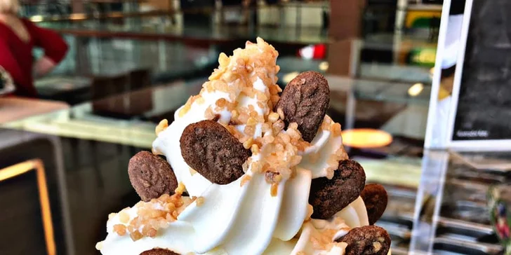 Otevřené vouchery na 80–300 Kč do Yobaru v Hradci: frozen yogurty, káva, koktejly i dezerty