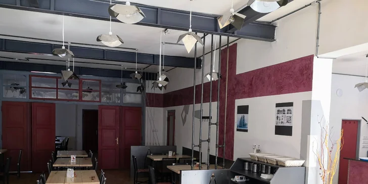 Pořádná porce masa: 300 či 600 g tataráku z hovězí roštěné a zlatavé topinky