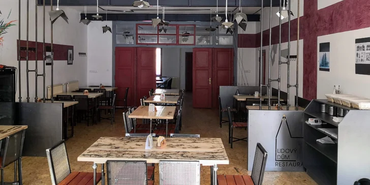 Dobrota s sebou: hlavní chod a polévka z poledního menu v restauraci Lidový dům