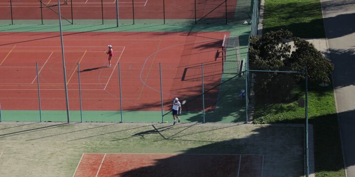 Pronájem venkovního tenisového kurtu