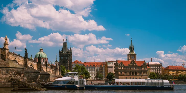 Velká vyhlídková plavba Prahou: 2 hodiny na palubě lodi pro dospělé i děti