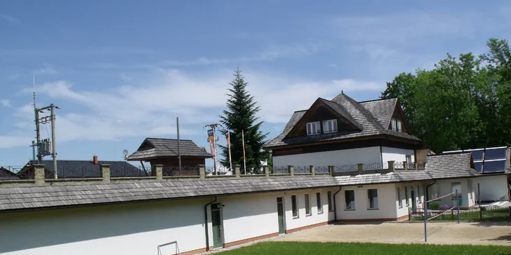 Vyhlášený turistický cíl pod Hostýnem: pobyt v hotelu se stravou, bazény i bowlingem či squashem