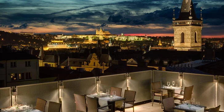 Moderní hotel v secesní budově blízko Václavského náměstí: snídaně a kredit na služby