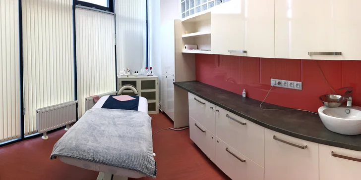 Kosmetická péče: úprava obočí a řas nebo celkové ošetření pleti