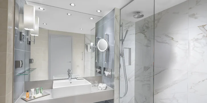 5* hotel Hilton na Starém Městě: snídaně, neomezený wellness a pozdní check-out