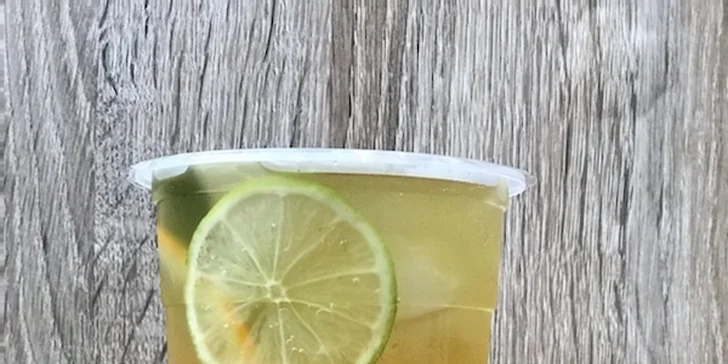 Letní fresh drink podle výběru: smoothie, džus, mléčný čaj nebo fresh tea