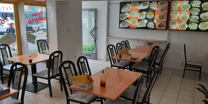 Asijská restaurace v centru Brna: 3 sushi sety a salát z mořských řas