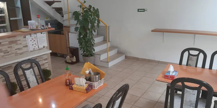 Asijská restaurace v centru Brna: 3 sushi sety a salát z mořských řas