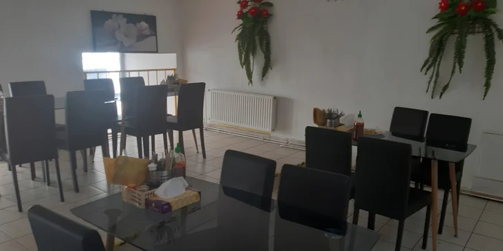 Asijská restaurace v centru Brna: 3 sushi sety a salát z mořských řas