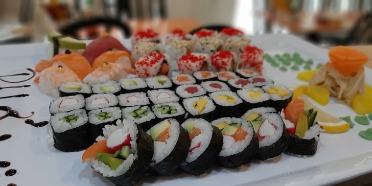 Asijská restaurace v centru Brna: 3 sushi sety a salát z mořských řas