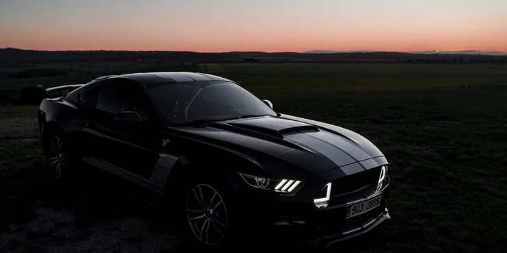 Zajeďte si Ecce Homo ve Fordu Mustang: jízdy na 15–60 min. se zkušeným instruktorem