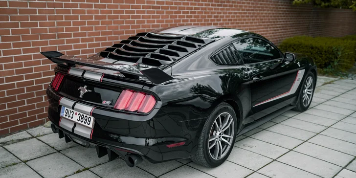 Zajeďte si Ecce Homo ve Fordu Mustang: jízdy na 15–60 min. se zkušeným instruktorem